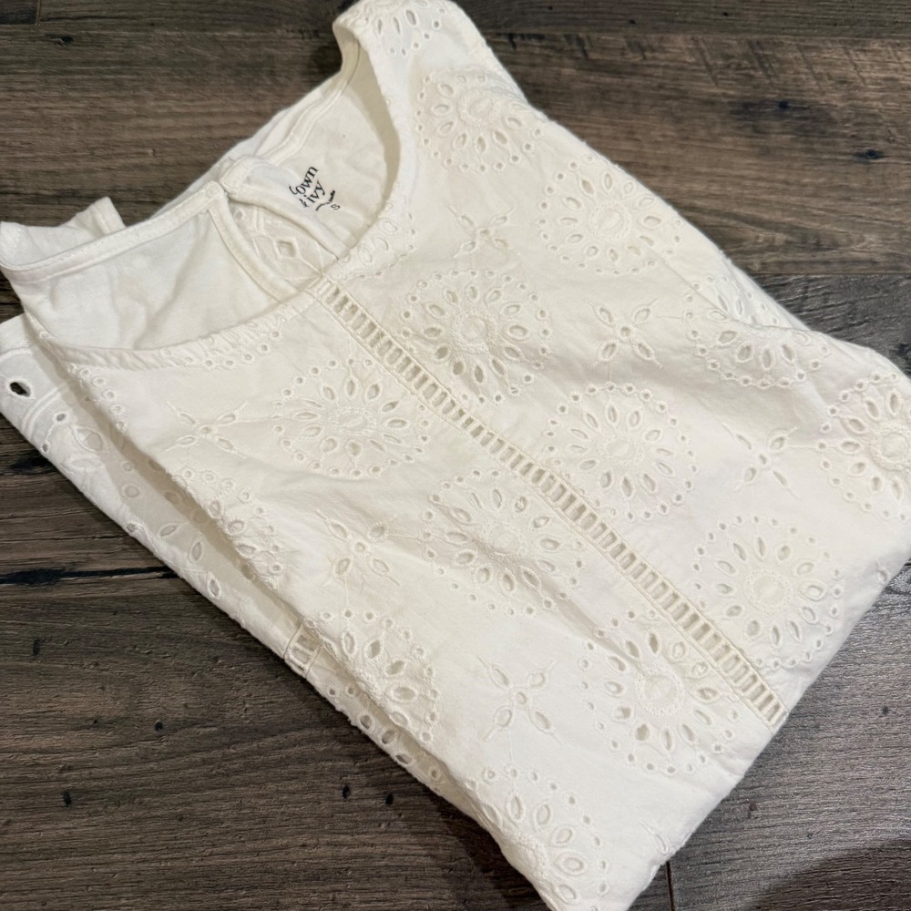Crown & Ivy Womens White Eyelet Lace Sleeveless Top Scalloped‎ Hem Small Boho